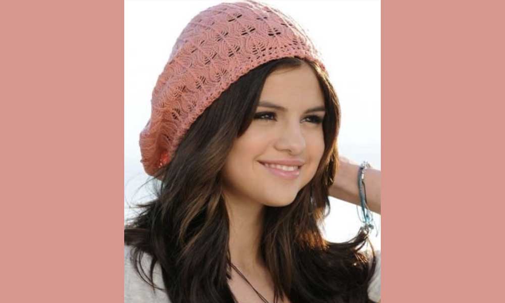 Selena Gomez-Beanie list Flok Life teen mag